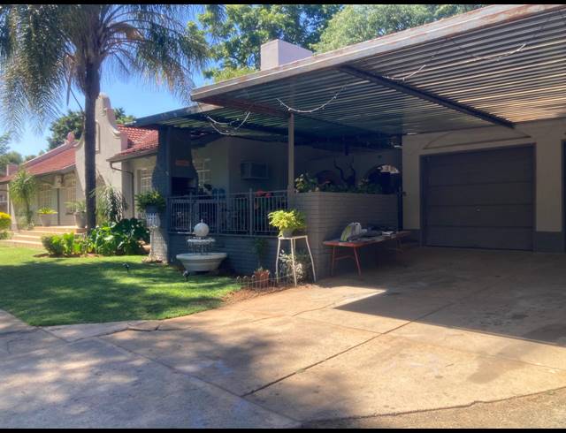 4 BEDROOM HOUSE FOR SALE IN PROTEA PARK